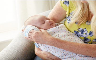 Le regard dans les yeux apaiser les pleurs de bébé