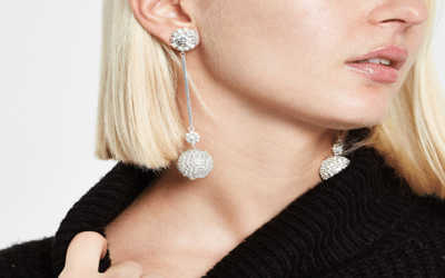 Pendants d'oreilles argentés à strass avec boule