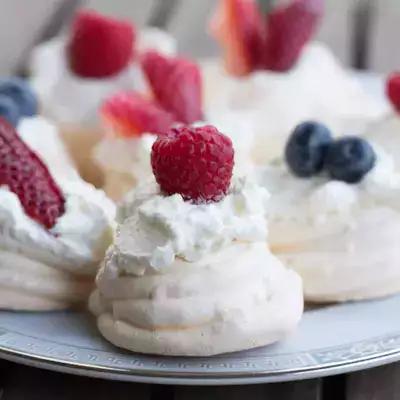 top desserts : Mini-Pavlovas aux Fruits Rouges sans gluten